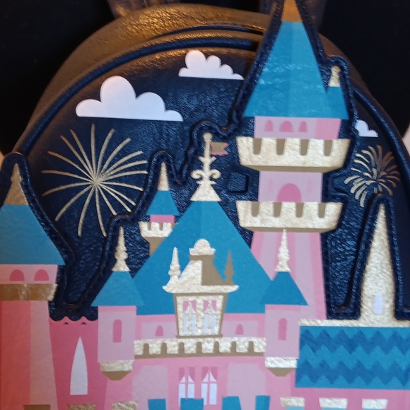 Loungefly Disney Castle Limited Edition Rare 2019 Edition - Picture 4 of 12